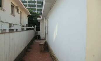 Imagem 2: Casa Térrea de 365m² com Edícula na Av. Santo Amaro