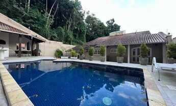 Imagem 4: Casa 3 suítes com Piscina próximo ao Centro em Loteamento Fechado