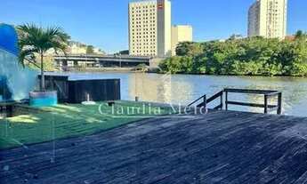 Imagem: More na Barra da Tijuca em meio à natureza