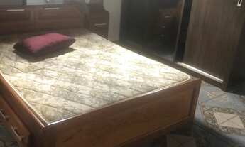 Imagem: Quarto mobiliado em flores