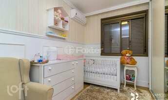 Imagem 2: Apartamento para venda tem 90 metros quadrados com 3 quartos em Passo da Areia - Porto Ale