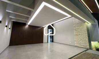 Imagem 3: Casa de Alto Padrão com 3 Suítes, Piscina e Energia Fotovoltaica em Condomínio Fechado