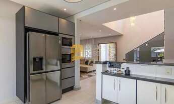 Imagem 4: Casa de Alto Padrão Mobiliada com Piscina e Energia Solar