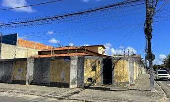 Imagem 2: Casa de esquina com 528 m2 de terreno coroa do meio