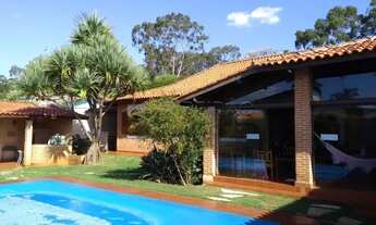 Imagem: Casa térrea com 3 dormitórios e piscina