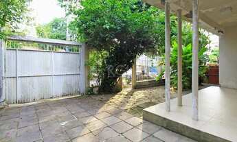 Imagem 7: Casa com quatro (4) dormitórios, duas (2) vagas de garagem, no bairro Passo da Areia em Po