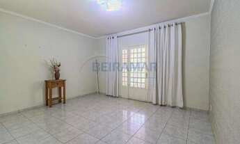 Imagem 7: Casa em ARNIQUEIRAS, aconchegante com 4 Quartos, 3 Suítes, Closet, 3 Vagas de Garagem Cobe