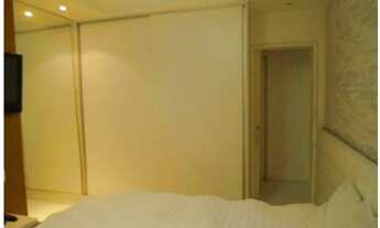 Imagem: Perto da estação de metrô, d135 Champs