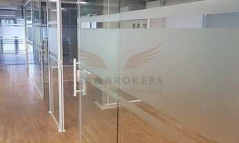 Imagem 2: Sala mobiliada para locação em Alphaville pronta para ocupação imediata