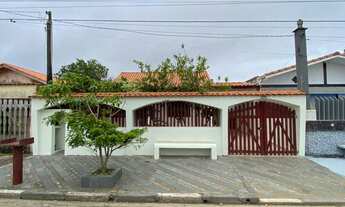 Imagem: Casa com 5 quartos, à 140mt da praia em