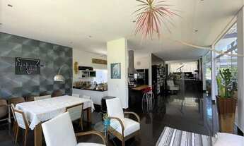 Imagem 6: Casa de condomínio para venda tem 319 metros quadrados com 4 quartos