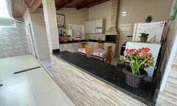 Imagem 2: Linda Casa Térrea com 5 Dormitórios no Bosque