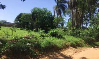 Imagem 2: Terreno plano,com toda infra estrutura ,sem vegetação.Ao lado da Av. das Bandeiras