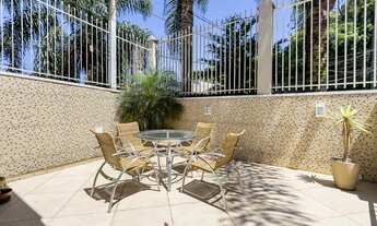 Imagem 3: Sobrado triplex com piscina, 4 quartos, sendo 3 suítes, e 7 banheiros, no bairro Mercês, C