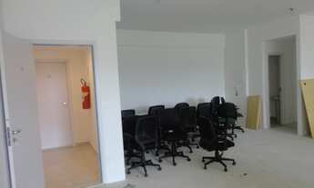 Imagem 3: Sala no piso superior para locação em Vinhedo/SP