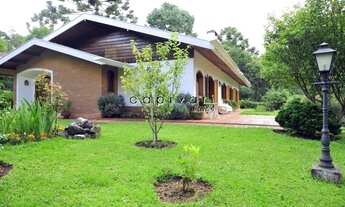 Imagem 2: Casa à venda com ótima localização em Campos do Jordão, 4 dormitórios