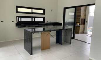 Imagem 6: Casa de condomínio para venda possui 235 metros quadrados com 3 quartos