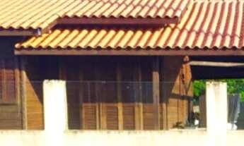 Imagem: Duas casas,de frente para a principal em