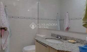 Imagem 2: Apartamento para venda possui 77 metros quadrados com 2 quartos em Petrópolis - Porto Ale