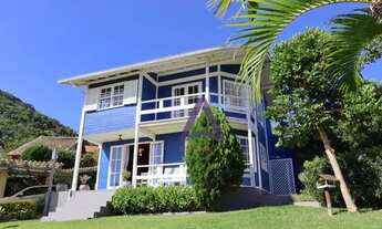 Imagem: Charmosa residência em estilo chalé com