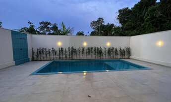 Imagem 6: Casa para venda tem 333 metros quadrados com 4 quartos.Agende sua visita