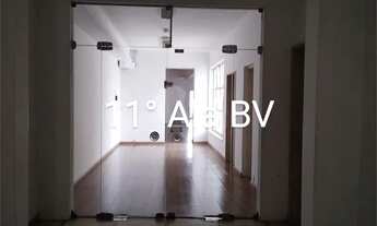 Imagem: Conjunto comercial com salas envidraçadas