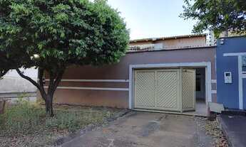 Imagem 2: Casa com 3 quartos, sendo um suíte, na 806 Sul