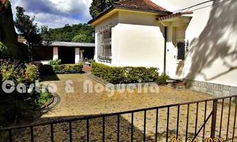 Imagem: VENDO BELA CASA COM PISCINA EM BAIRRO NOBRE