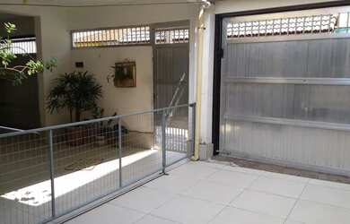 Imagem 2: Sobrado para venda tem 270 metros quadrados com 3 quartos em km 18 - Osasco - SP