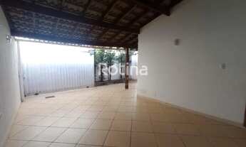 Imagem 3: Casa para aluguel, 5 quartos, 1 suíte, 2 vagas, Jardim Europa - Uberlândia/MG - R$ 2.800,0