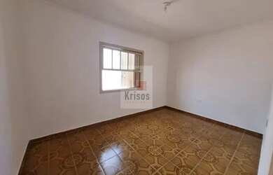 Imagem 7: Casa térrea com três dormitórios uma edicula e garagem para três carros