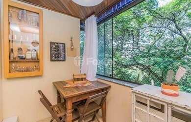 Imagem 7: Apartamento no Petrópolis, 89 m2, com 2 quartos, 1 suíte, churrasqueira na sacada e 2 vaga