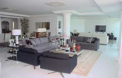 Imagem 2: Fantástica Cobertura em prestigiado condomínio na Orla da Barra no Posto 5