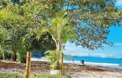 Imagem 2: Casinha na praia, azul, linda e recém reformada!