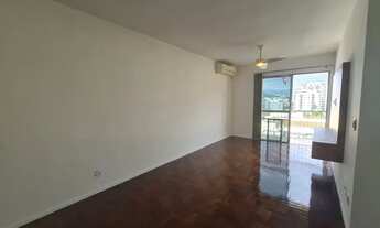 Imagem 2: Lindo Apt, 02 Qtos (1 suíte), sala e cozinhas amplas, dependência completa. 01 vaga de gar