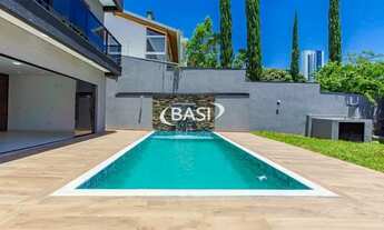 Imagem: Casa nova com piscina no Ecoville