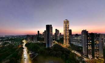 Imagem 2: Gioa um Luxo na rua do outono, cartão postal de Curitiba