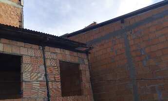 Imagem 3: Terreno com início de casa