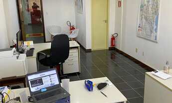 Imagem 7: Sala de 32m², banheiro privativo, garagem, Av. ACM!!