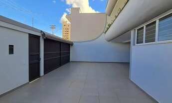 Imagem 2: Casa à VENDA centro Botucatu, 3 dorm. sala com varanda, banheiro e quarto de serviço e esc