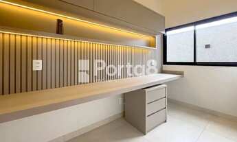 Imagem 3: Residência Exclusiva com Suíte Máster e Área de Lazer Completa no Condomínio Quinta Do Lag