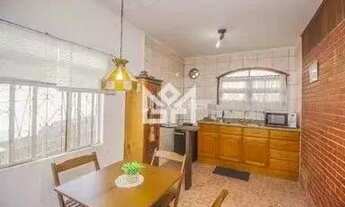 Imagem 5: Casa à venda em Porto Alegre (São João) 3 quartos, 4 vagas, despensa e churrasqueira