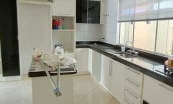 Imagem 2: Casa de condomínio térrea para venda possui 211 metros quadrados com 3 quartos