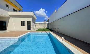 Imagem 3: Casa de condomínio sobrado para venda tem 307 metros quadrados com 5 quartos