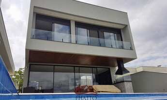 Imagem: Lindo sobrado com piscina de borda infinita