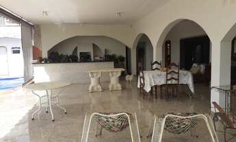 Imagem 5: Casa para venda tem 750 metros quadrados com 6 quartos