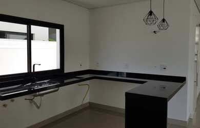 Imagem 6: Casa de condomínio para venda tem 240 metros quadrados com 4 quartos