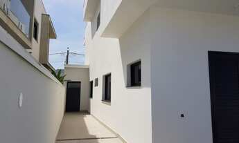 Imagem 3: Casa de condomínio para venda tem 240 metros quadrados com 4 quartos