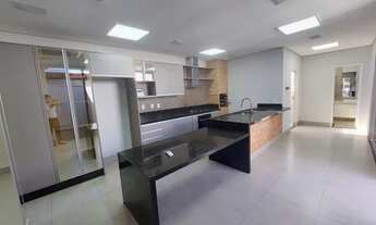 Imagem 2: Casa de condomínio sobrado para aluguel possui 130 metros quadrados com 4 quartos