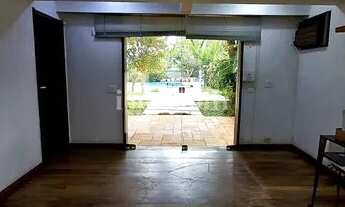 Imagem 7: Casa Espaçosa com Garagem Coberta, Salão de Festas e Piscina